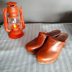 Ugg clogs Size 8